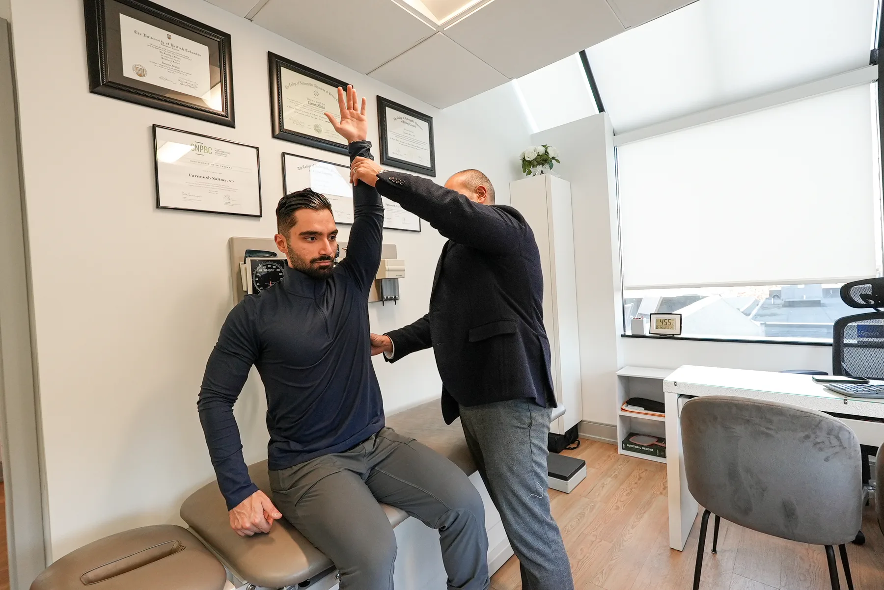 Armin Ghayyur assessing shoulder movement